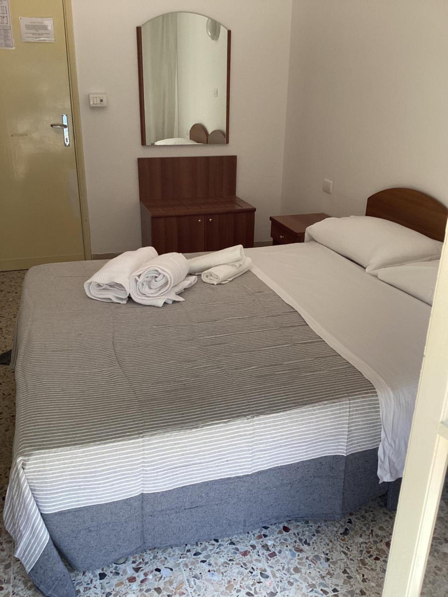 Hotel Villa Alexandra Bellaria-Igea Marina Exteriör bild